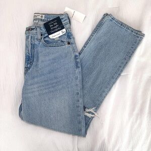 Abercrombie & Fitch Ultra High Rise 90s Straight Curve Love Jeans in Size 23
